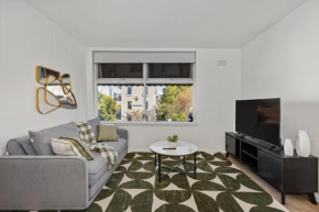 Stylish 1BR near MCG and Rod Laver Arena w Parking